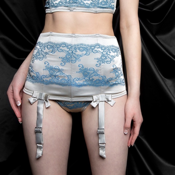 Tragic Kiss | Raven - Blue Envy Lingerie Set - Picture 3 of 8